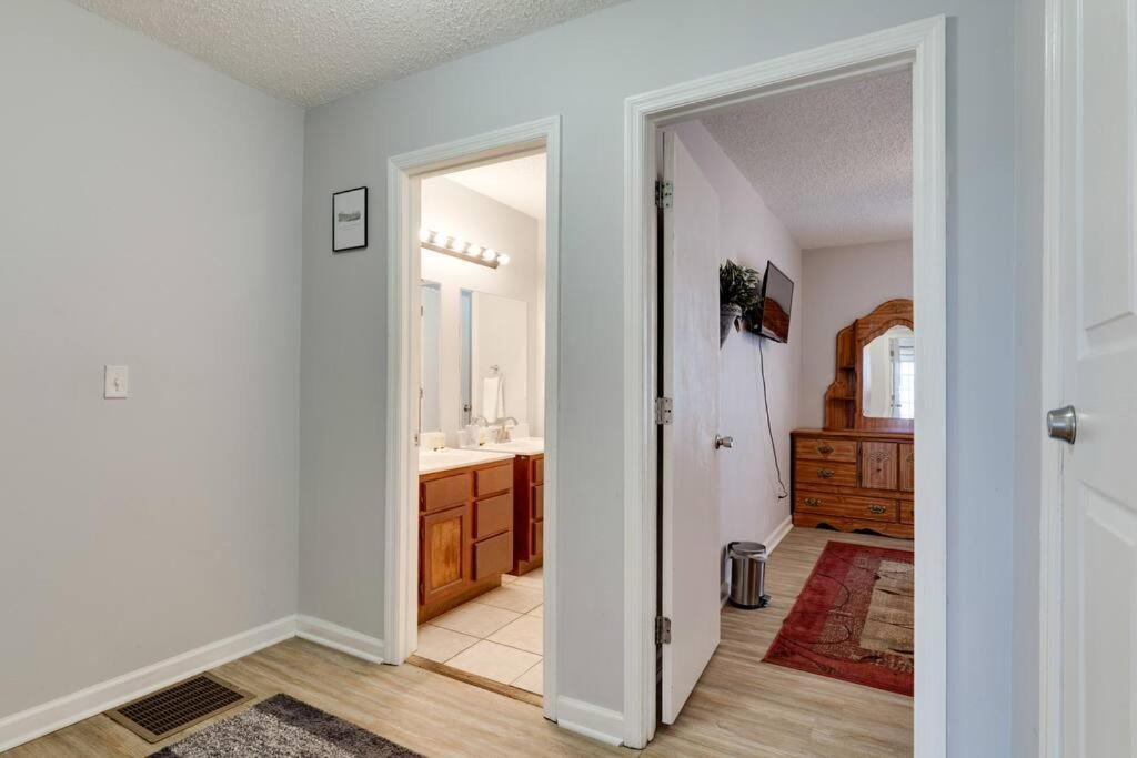 נאשוויל Lovely 2 Bdr Condo With Balcony 2M To Broadway מראה חיצוני תמונה